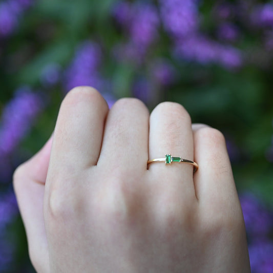 Simple emerald sales ring design